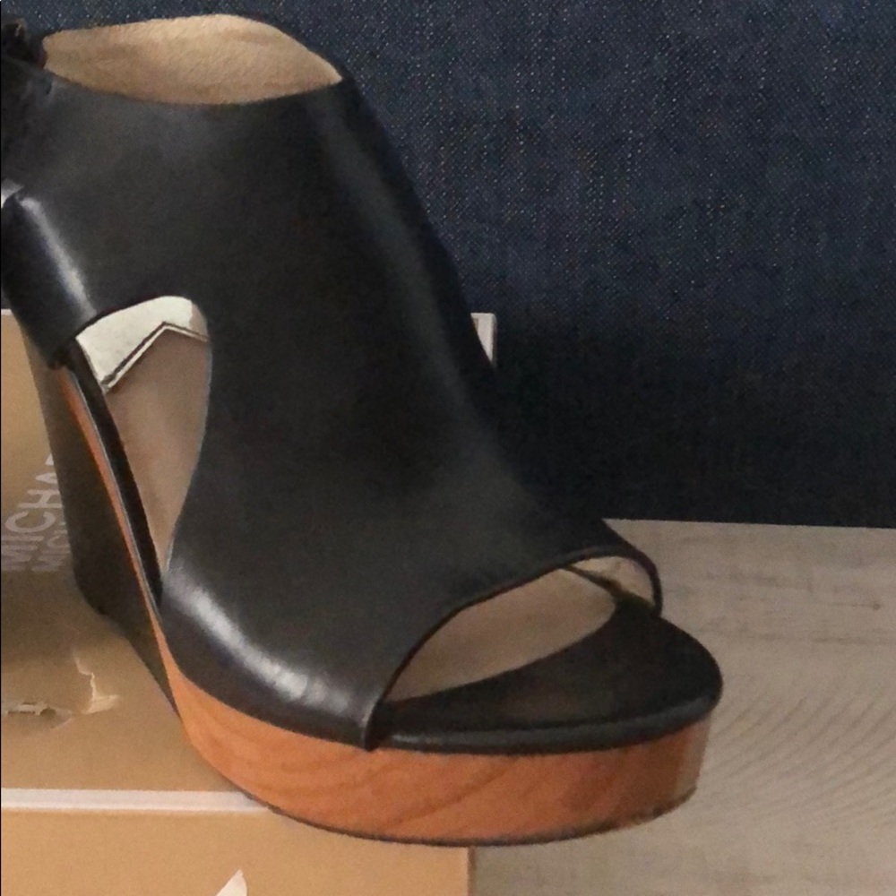 Micheal Kors Josephine wedge black. - Picture 3 of 5